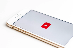 Read more about the article How To Get Your First 100 Subs With Video Content Creation